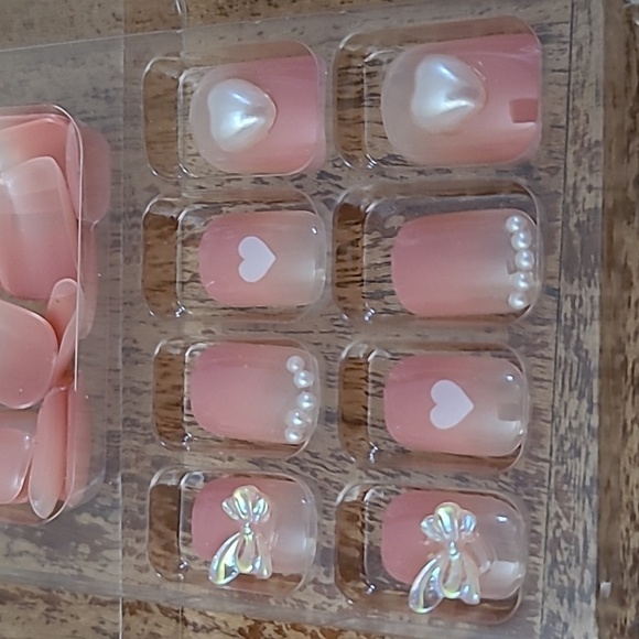 2/$16 24pcs Heart Bows Pearls Press On Nails - Picture 17 of 17